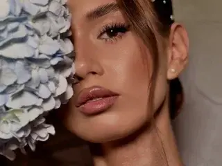 Best live sex cam show with Sassy_starr - Streamate