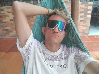 Adult Webcams with LukeCarl - Streamate