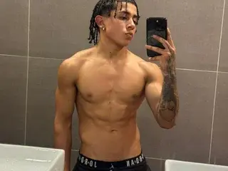 Adult Webcam with Bradley_Strong - Streamate