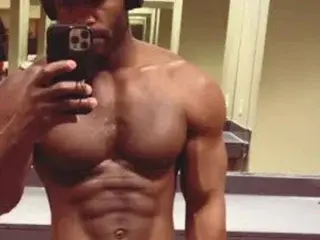 Nude Webcam with MrBrownChoc - Streamate