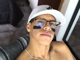 Watch Live Sex Cams with Jhonnbooy - Streamate