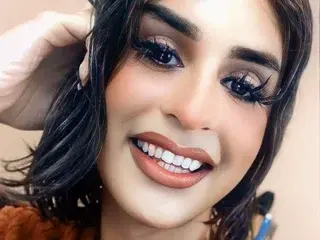 Nude Webcam with AlmaNegra32 - Streamate