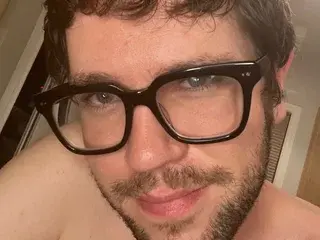 Live Porn with Hole4Yoos - Streamate