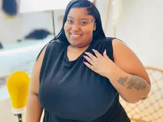 Nude Webcam with ThickAssMammie26 - Streamate