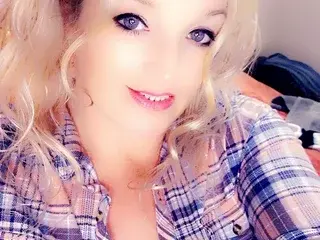 Watch Live Sex Cams with CaliStar23 - Streamate