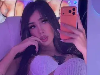 Watch Live Sex Cams with JulietaBom - Streamate