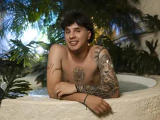 Live Sex Cam with EXCLUSIVE23 - Streamate