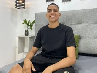 Live Sex Cam with LukazCaballero - Streamate