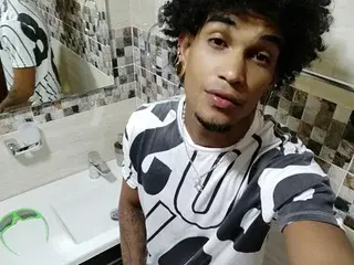 Watch Live Sex Cams with Aharon_sex21 - Streamate