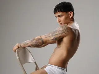 Live Sex Cam with santicoxx - Streamate