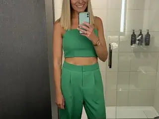 Sex Chat with RebeccaXoXo - Streamate