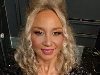 Sex Chat with MerlynXX - Streamate