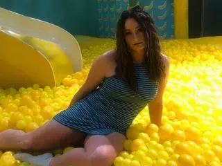 Best Webcam with MiaMoose - Streamate
