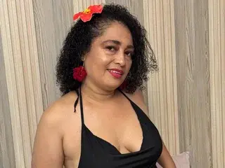 Adult Webcams with Bianca_Milf - Streamate