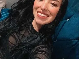 Free Live Porn with MartinaReymond - Streamate