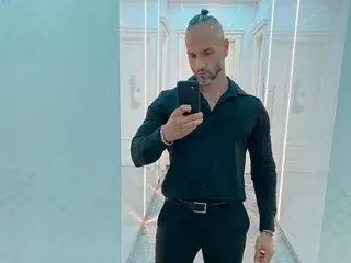 Adult Video Chat with MarisMuscle - Streamate
