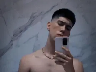 Sex Cam with Jhony33 - Streamate