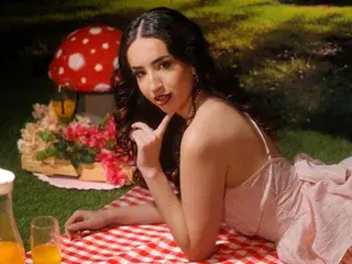 Nude Webcam with Elizabeth_Paython - Streamate