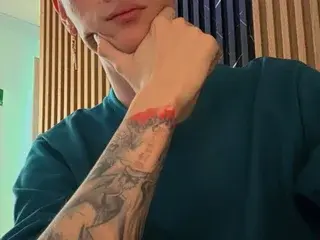 Live Sex with TylerCat - Streamate