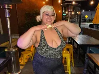 Nude Webcam with ThickAsianMami - Streamate