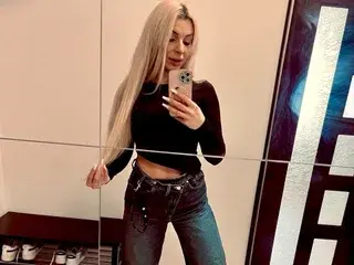 Free Porn Cam with GoldenSinn - Streamate