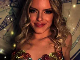 Live Porn with HurricaneDaisySkye - Streamate