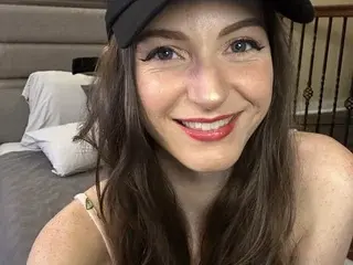 Porn chat with lucy_aura from streamate on pornchatting.com