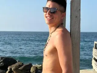 Live Sex Cam with Brandon_reeves - Streamate