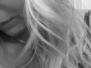 Watch Live Sex Cams with Elly49 - Streamate
