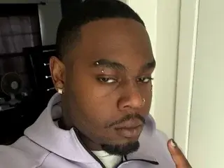 Free Live Porn with Topfloorstrokes - Streamate