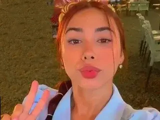 Nude Webcam with issiecute - Streamate