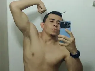Private Sex Chat with Eross_santy - Streamate