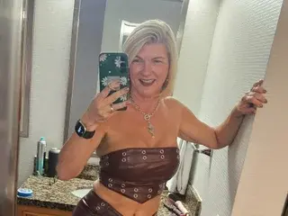 Live Sex with Prettypetunia52 - Streamate