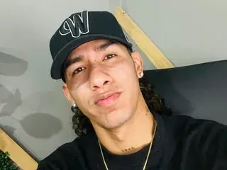 Best live sex cam show with Damian_phill - Streamate