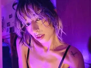 Free Porn Cam with Theevae19 - Streamate