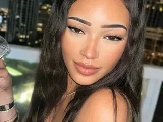 Sex Cam with ValeriaImaniLin - Streamate