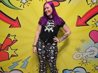 Adult Webcam with missgennyrock - Streamate