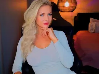 Live Sex Cam with MsLindsayDevis - Streamate