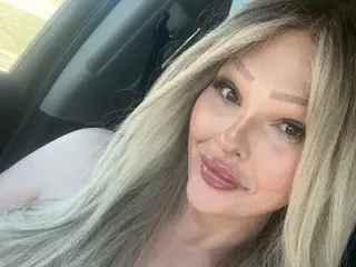 Live Sex Cam with ExoticBlondeXO - Streamate