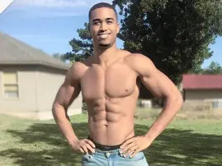 Nude Webcam with ZekeFrost - Streamate