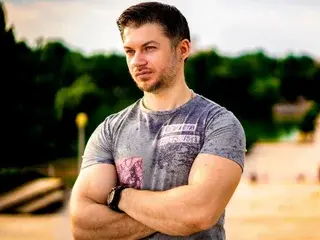 Live Porn with RobbyShawz - Streamate