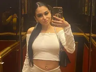 Live Sex Cam with TinyCassy - Streamate