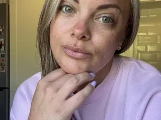 Watch Live Sex Cams with TemptressFox - Streamate