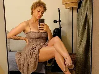 Porn chat with MartinaBrwn from streamate on pornchatting.com