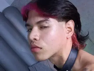 Live Sex Cam with Bennet_Gray - Streamate