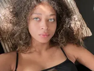 Sex Cam with WillowNoir - Streamate