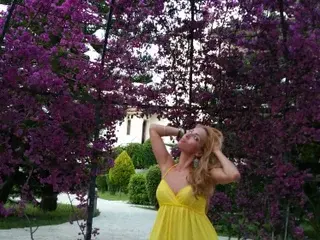 Live Sex with blondeangel_4u2 - Streamate