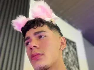 Nude Webcam with AlexHottie - Streamate