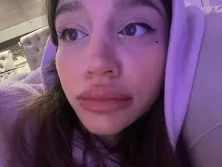 Free Live Porn with NatallieLynn - Streamate