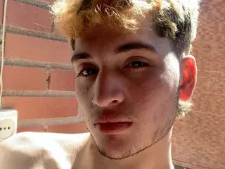 Free Live Porn with ian_lombardi - Streamate